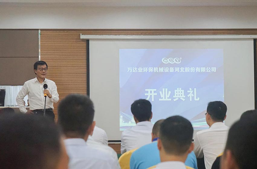 隨后原河南洛陽耐火研究院院長周寧生致辭。